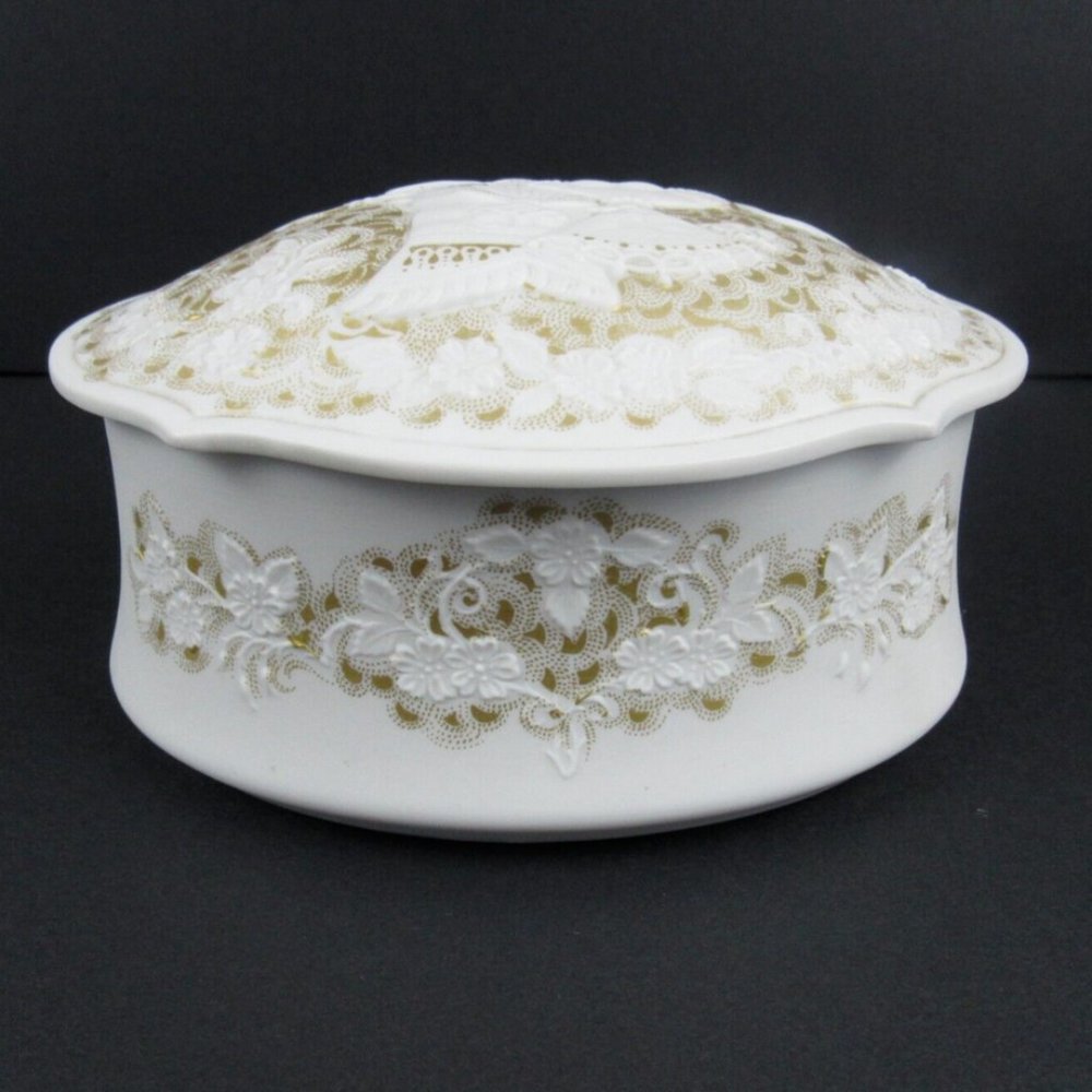 Vintage Kaiser Rhapsodie White Jewelry Box w/ Gold King & Queen Made in Germany